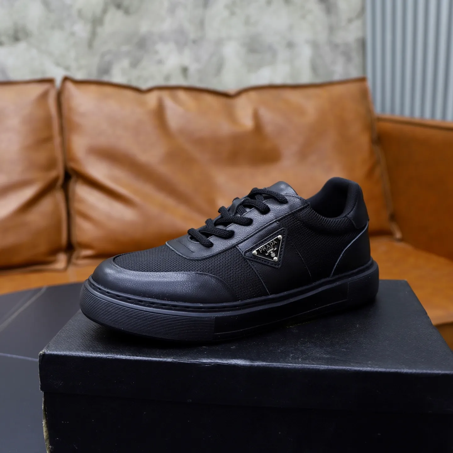 Ex-factory price: 462💰🙅‍♂️🙅‍♂️🙅‍♂️ Brand: PRADA Standard code: 38-44 (45 customized) Grade: Same as the official website Material: Original material splicing Comfortable and breathable lining Lightweight and wear-resistant sports outsole Style category: Men's fashionable casual shoes Running sneakers Distinguished luxury brand elements Top luxury Color: actual picture color